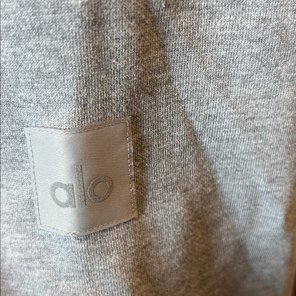 ALO Yoga Heather Gray Sweatshirt - Picture 2 of 4